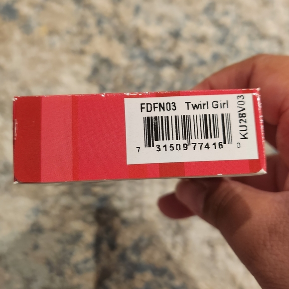 24 Piece Fake Nail Set Kiss Salon Fantasy Gel Ready to Wear Medium Brown NWT NIB - Picture 3 of 3